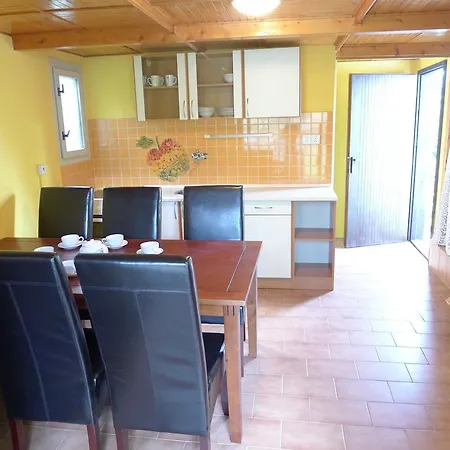 Rekreacni Areal U Prehrady Orlik Apartmán *